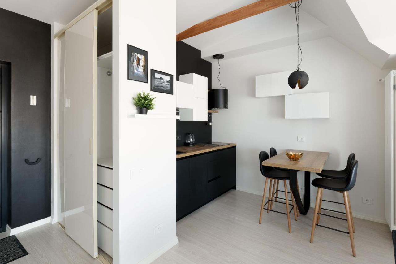 Апартаменты Bright Attic Flat In The Centre Рига Экстерьер фото