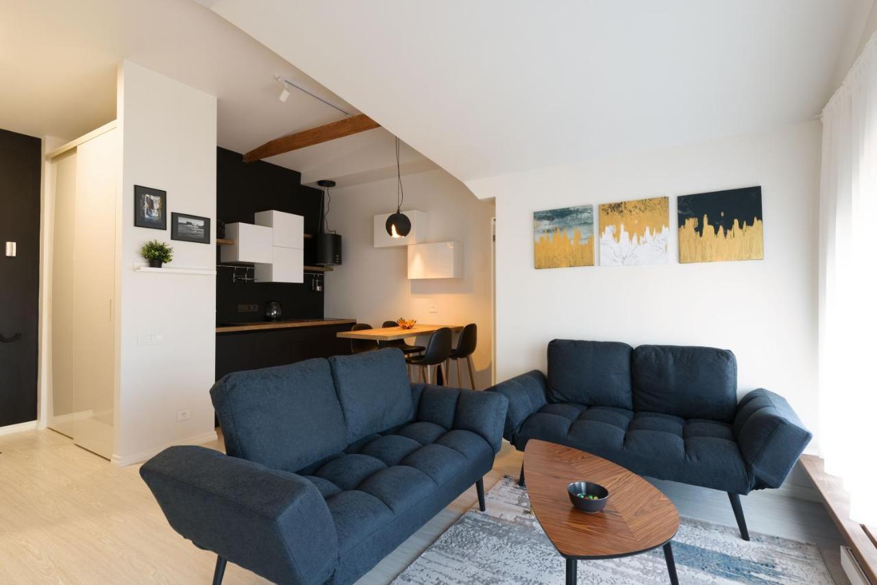 Апартаменты Bright Attic Flat In The Centre Рига Экстерьер фото
