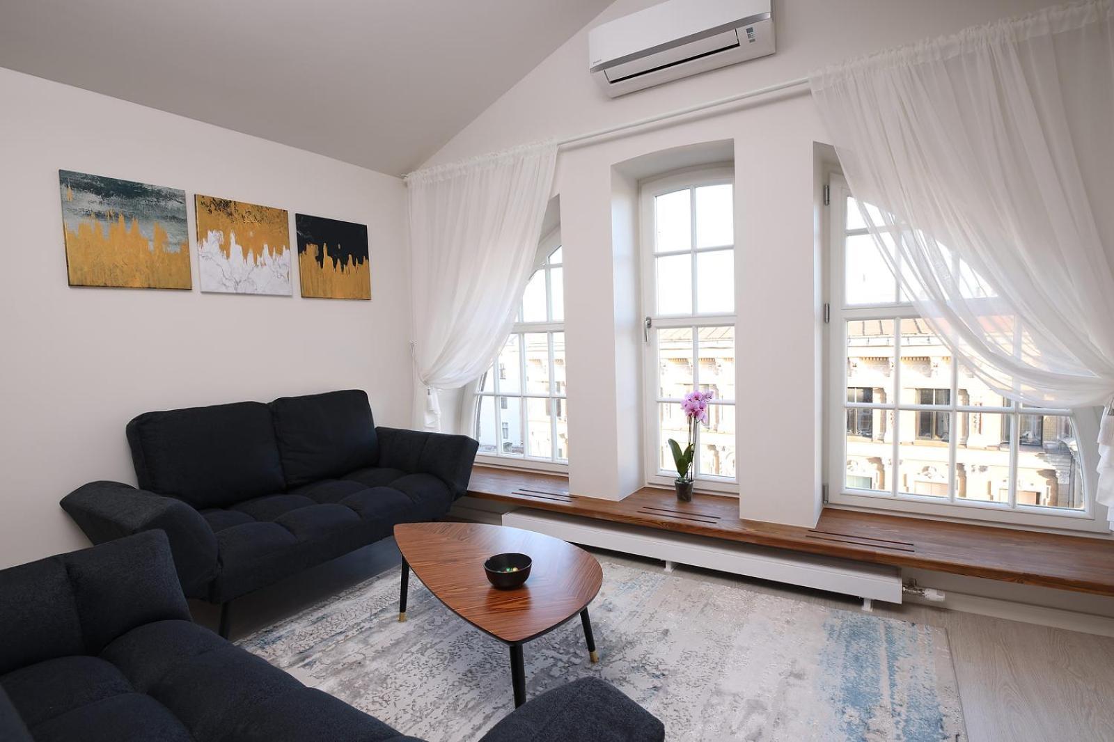 Апартаменты Bright Attic Flat In The Centre Рига Экстерьер фото
